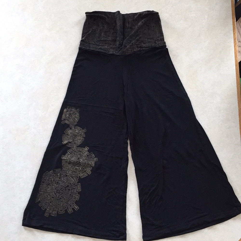 PEACEfits black gaucho capri pants w/ gold detail